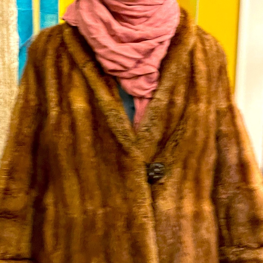 Beautiful fur coat . It’s real it’s elegant . It smells good snd has no tears.